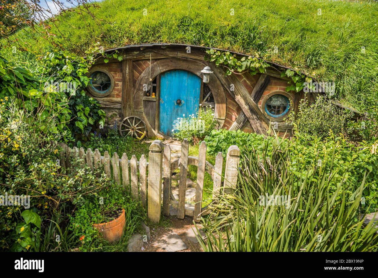 Hobbit house with a blue door at Hobbiton on the North island of New