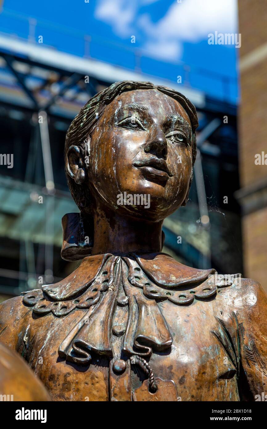 The hope sculpture hi-res stock photography and images - Alamy