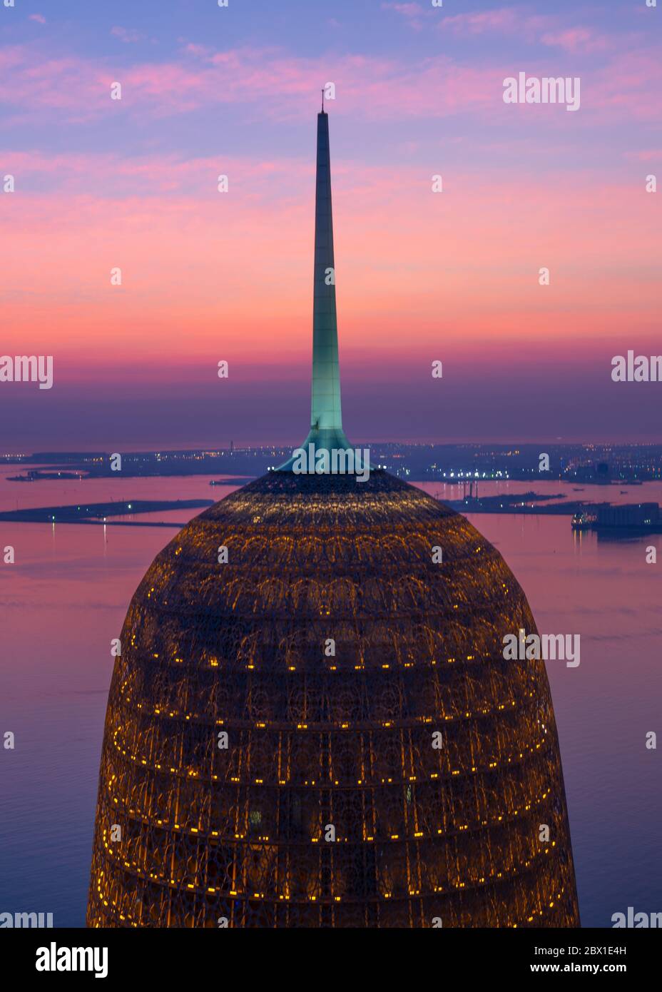 Burj qatar doha downtown skyscraper hires stock photography and images