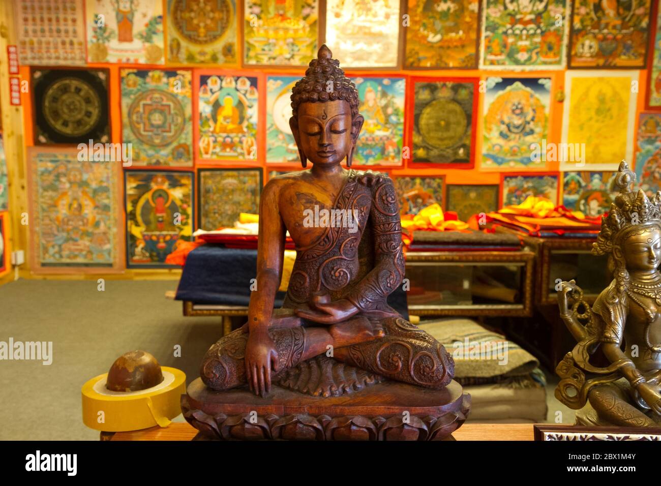 Souvenir shop lhasa tibet hi-res stock photography and images - Alamy