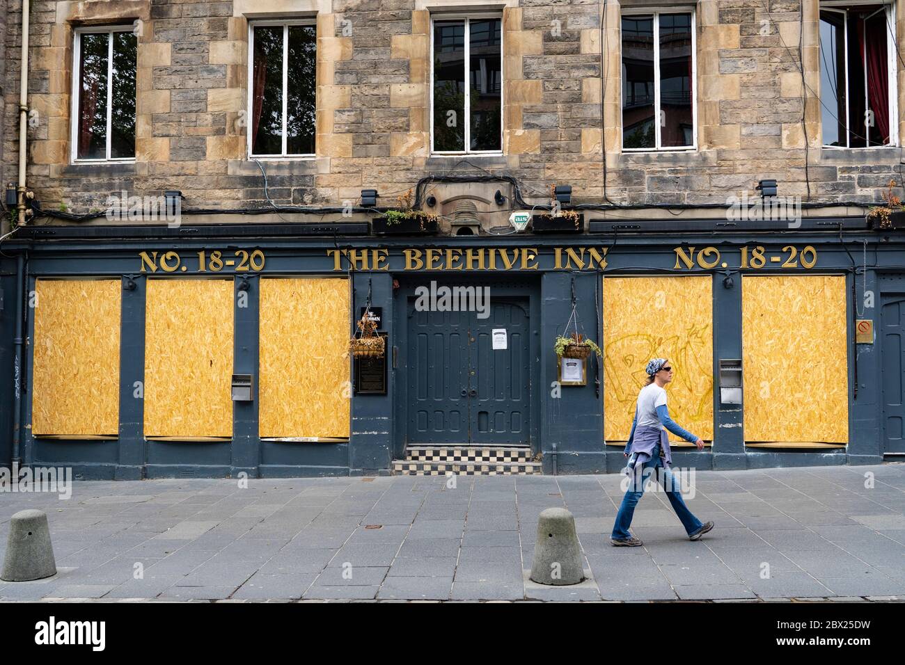 Edinburgh, Scotland, UK. 4 June 2020. As Covid-19 lockdown relaxation continues in Scotland very few shops and businesses are open. Streets remain quiet and pubs and, with a few exceptions, bars and pubs are closed. Pictured; Closed and boarded up pubs in grass market in Old Town. Iain Masterton/Alamy Live News Stock Photo