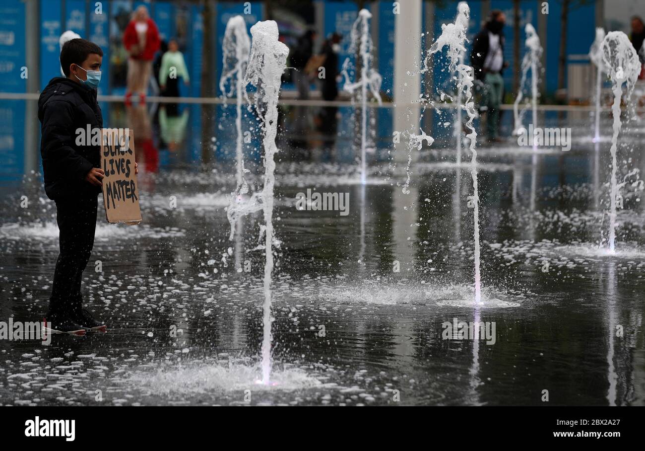 Birmingham, West Midlands, UK. 4th June 2020. A protesters stands in a fountain during a 'Black lives matter' demonstration following the death of American George Floyd while in the custody of Minneapolis police. Credit Darren Staples/Alamy Live News. Stock Photo