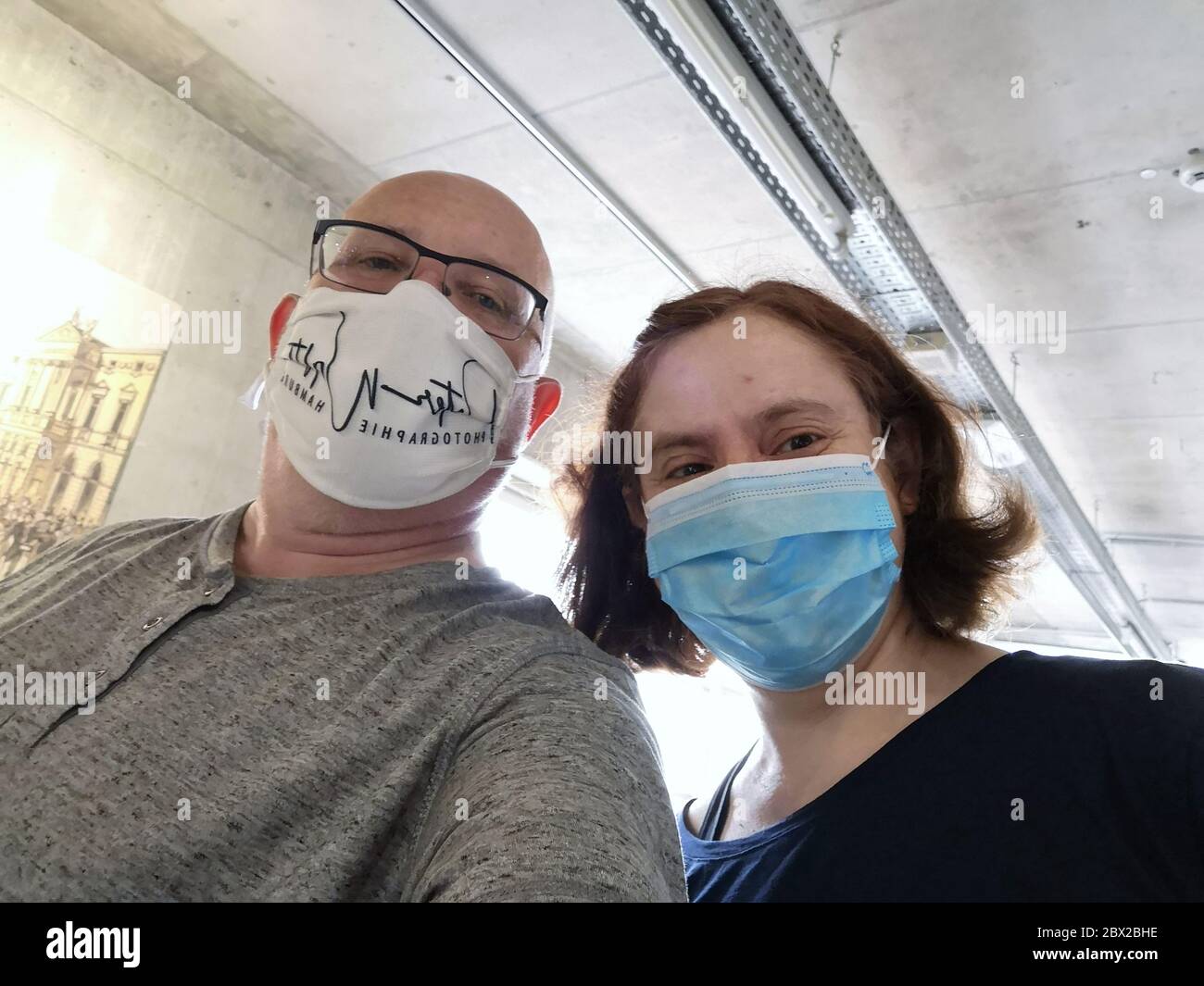 Im Bild Wehnert Photos Redakteur Peter walther mit Eva Decker. Das