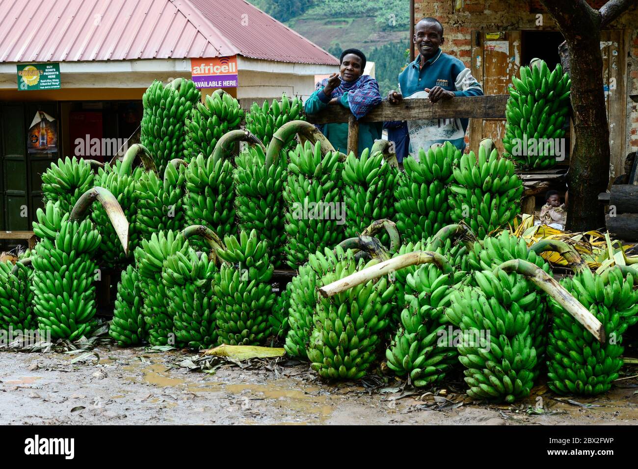 UGANDA, Kasese, street sale of banana in village along the road Stock Photo