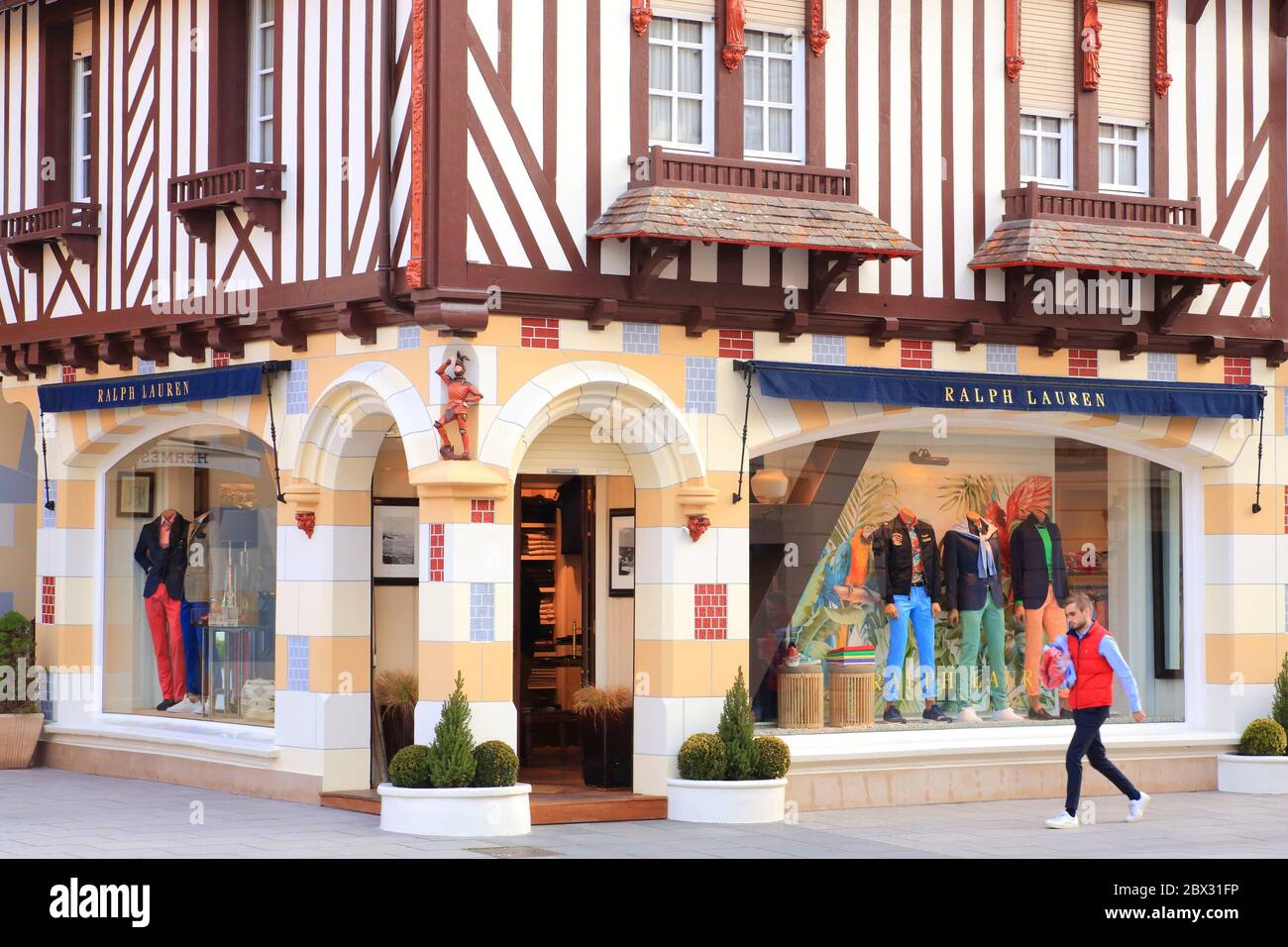 Entrance To Ralph Lauren Store in Singapore Shopping Mall Editorial Photo -  Image of beauty, sell: 179892231