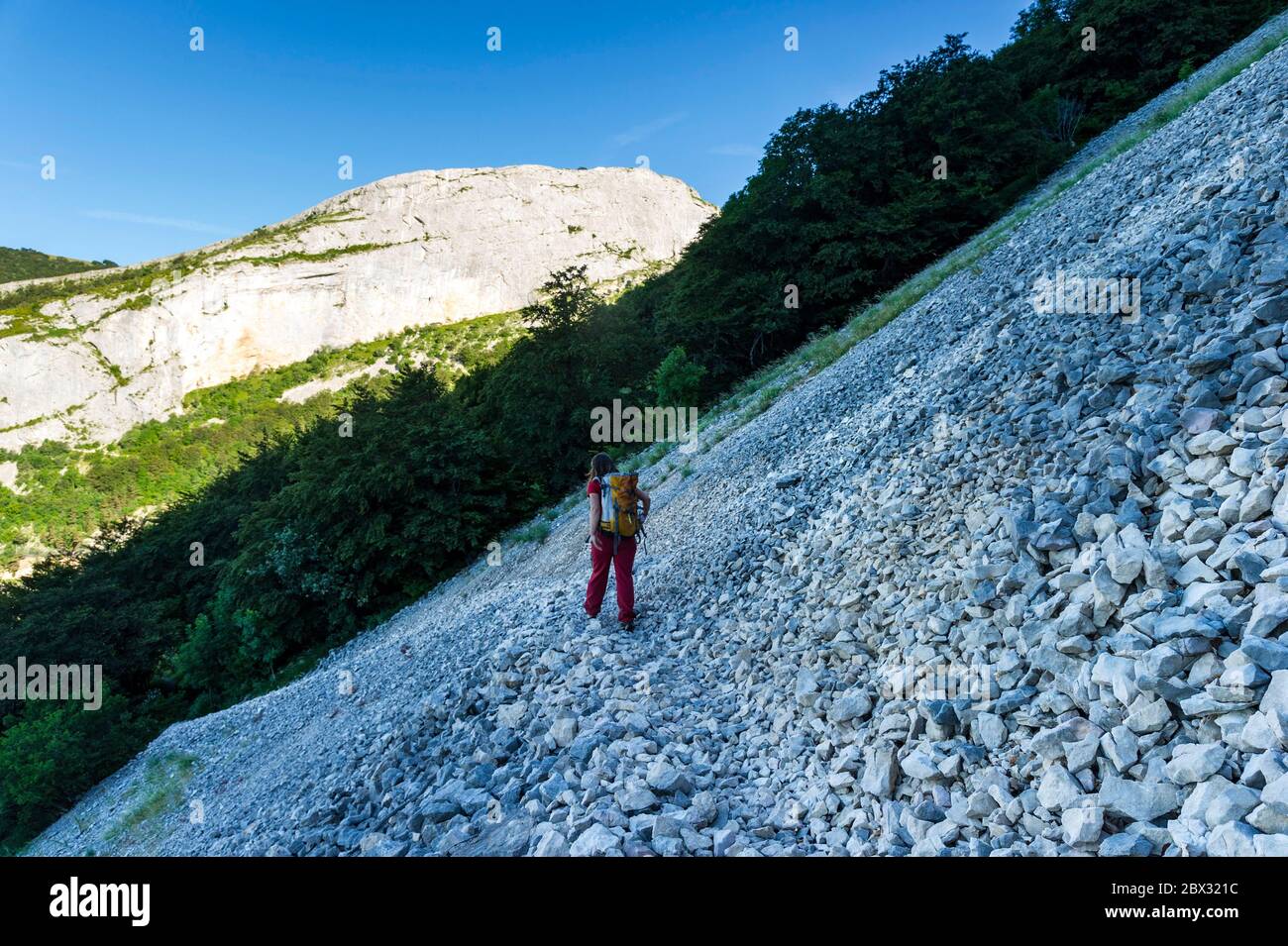 France, Drôme (26), Vercors Regional Nature Park, Rousset-en-Vercors, Montagne de Nève, hiker going up towards the Col de Chirounne (1416m) Stock Photo