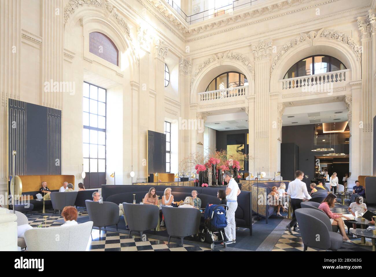 Cafe le dome hires stock photography and images Alamy