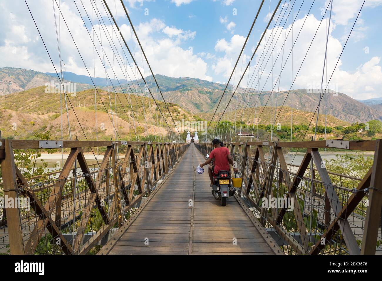 Colombia, Antioquia Department, Santa Fe de Antioquia, Puente de Occidente or Bridge of the West between Olaya and Santa Fe de Antioquia above the rio Cauca Stock Photo
