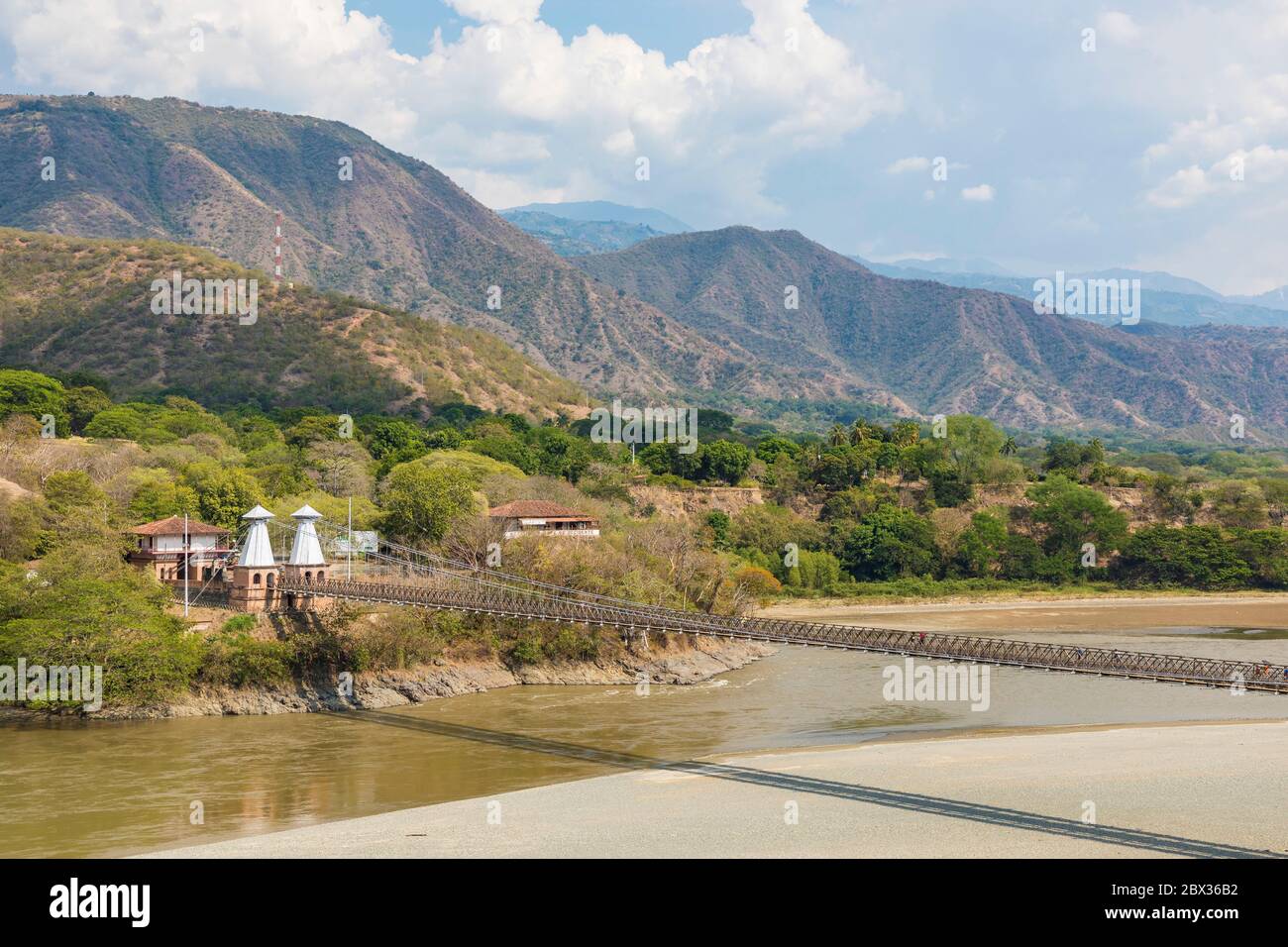 Colombia, Antioquia Department, Santa Fe de Antioquia, Puente de Occidente or Bridge of the West between Olaya and Santa Fe de Antioquia above the rio Cauca Stock Photo