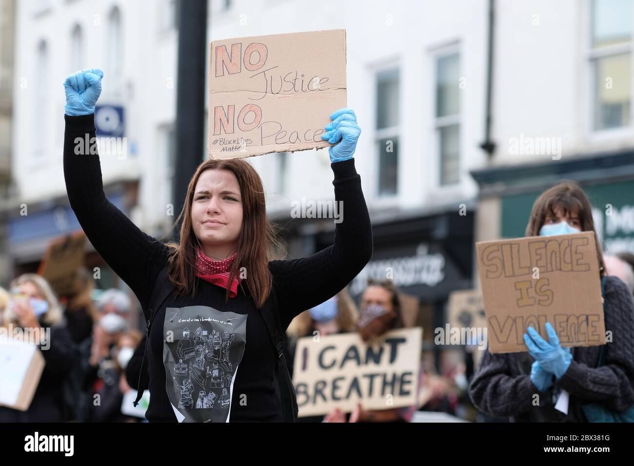 Hereford, Herefordshire, UK – Thursday 4th June 2020 – Protesters gather in Hereford as part of the Black Lives Matter ( BLM ) campaign in memory of George Floyd recently killed by Police officers in Minneapolis, Minnesota, USA.  The crowd size was estimated at approx 800 people. Photo Steven May / Alamy Live News Stock Photo