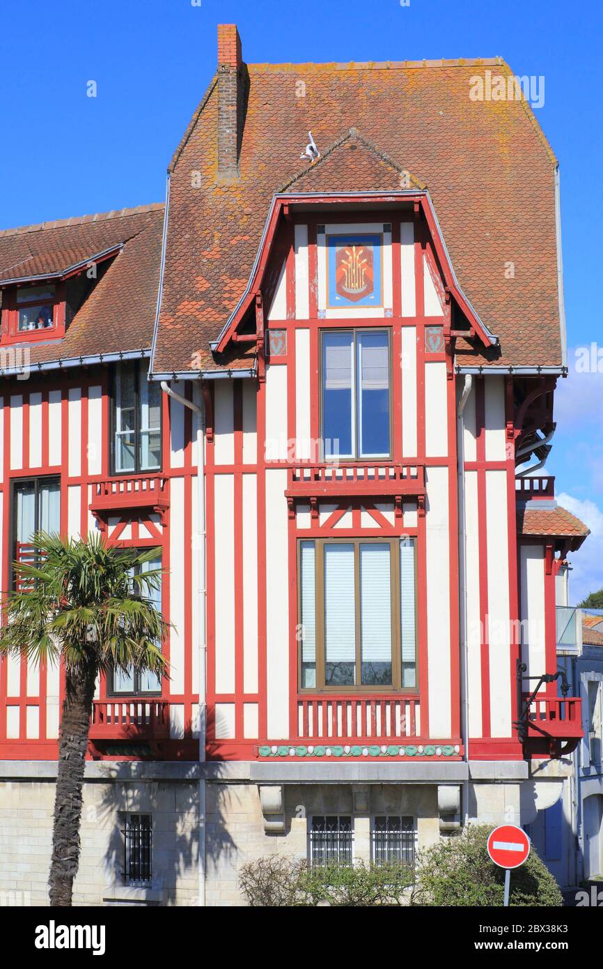 France Charente Maritime La Rochelle The Maison Du Chat 1926 Built By The Architect Maurice In A Neo Norman Style Stock Photo Alamy France Charente Maritime La Rochelle The Maison Du Chat 1926 Built By The Architect Maurice In A Neo Norman Style Stock Photo Alamy