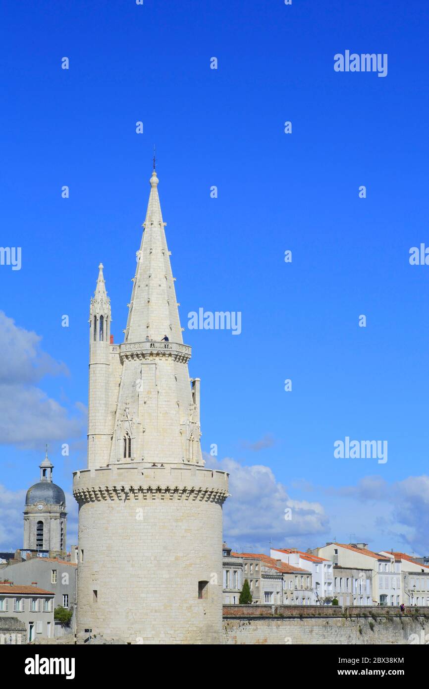 France, Charente Maritime, La Rochelle, Tower of the Lantern (15th century) with its large octagon spire and the ramparts Stock Photo