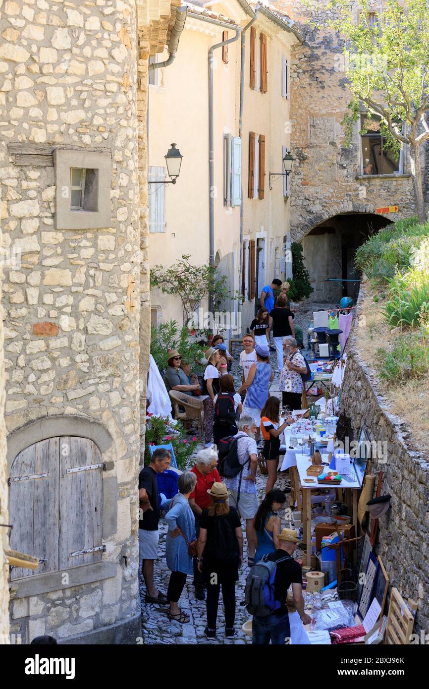 Vide Grenier High Resolution Stock Photography And Images Alamy