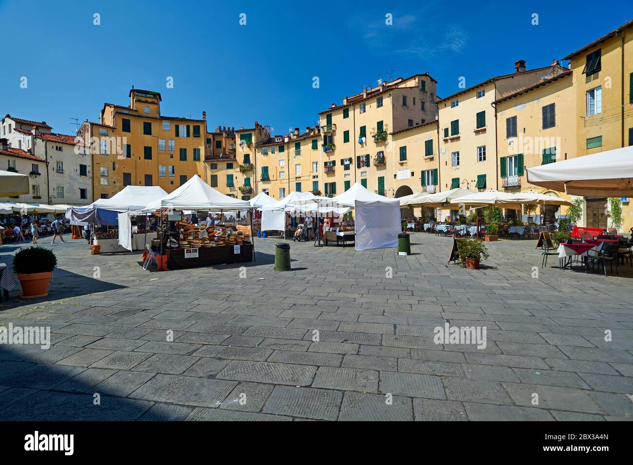 Piazza dell'Anfiteatro in Lucca, Italy Stock Photo