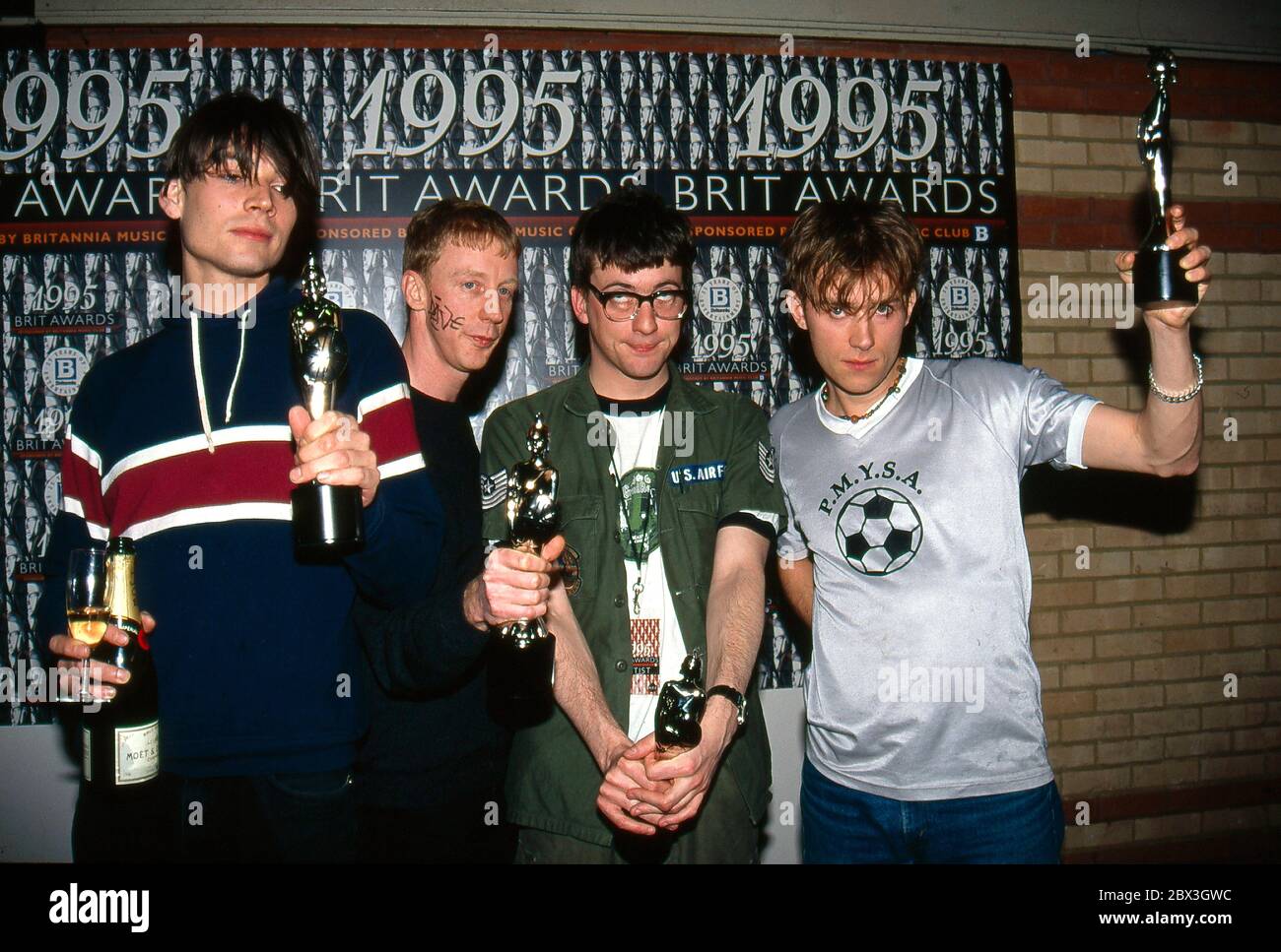 Blur albarn 1995 hi-res stock photography and images - Alamy