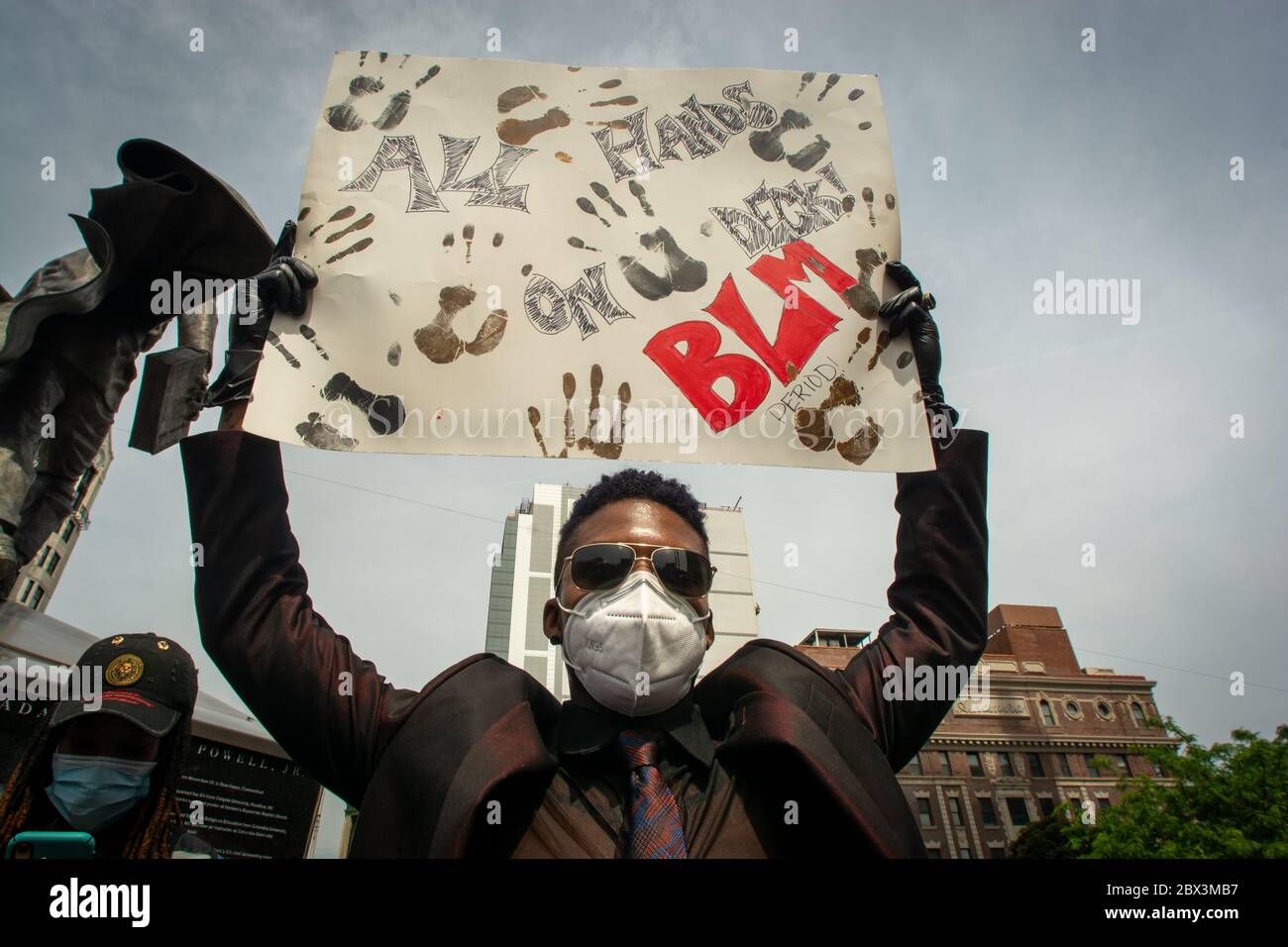 New York City, USA, 06/04/2020 . Renado Tozer holds a sign before the start of the 100 Black Men For George Floyd's Funeral rally, Thursday, June 4, 2020, in New York city.            (Photo by Shoun A. Hill) Stock Photo