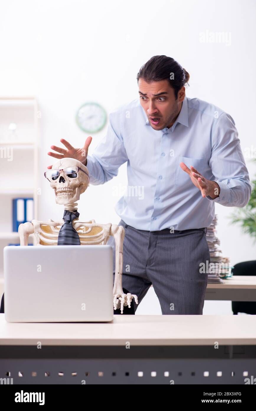 Jobless Skeleton Young employee and skeleton in the office Stock Photo - Alamy