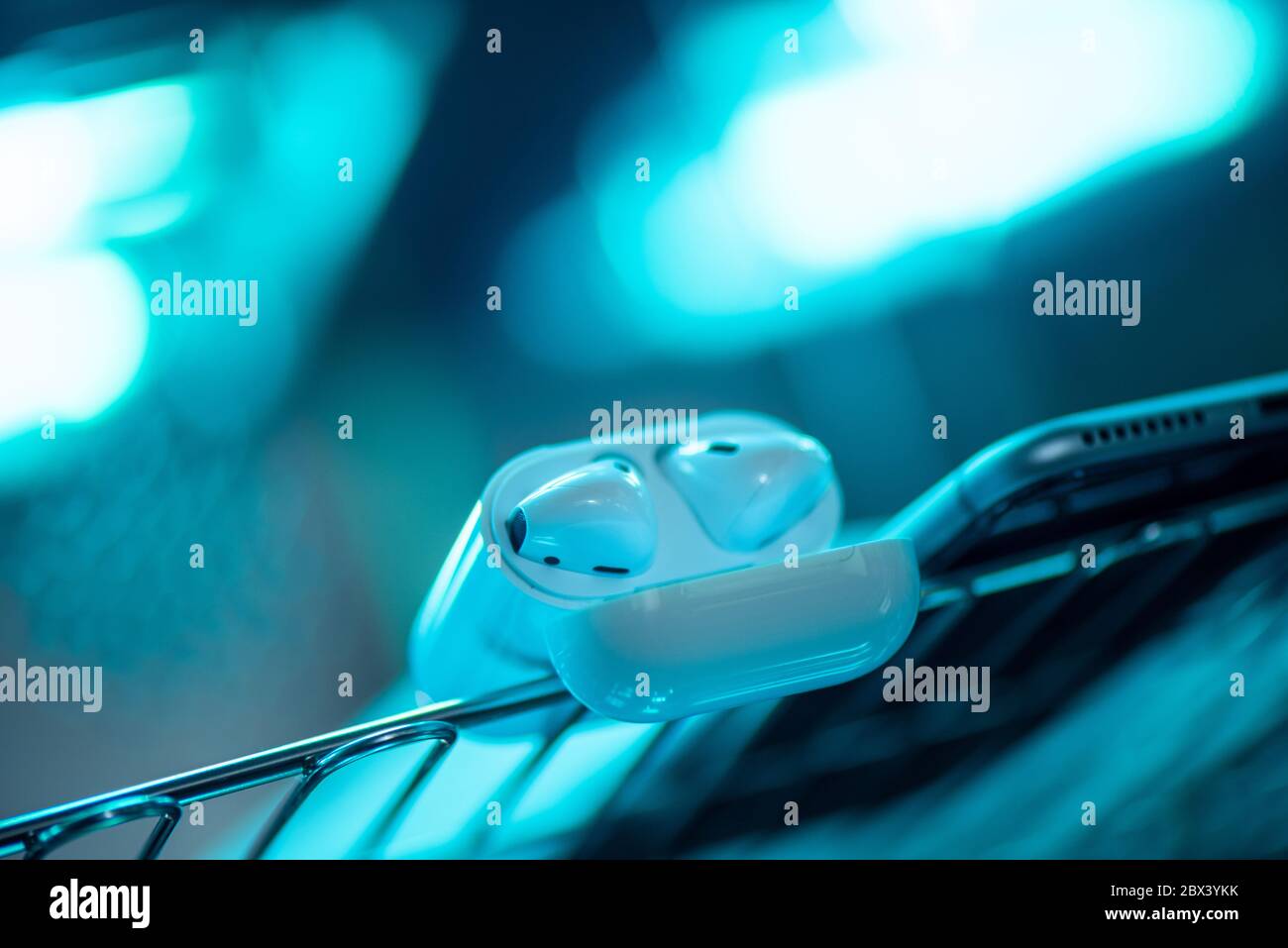 Uv light sterilization hi-res stock photography and images - Alamy