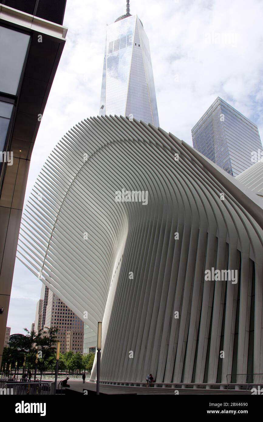 Exterior of the Oculus building, above-ground head house structure of The  World Trade Center Transportation Hub, south elevation, in Lower Manhattan  Stock Photo - Alamy