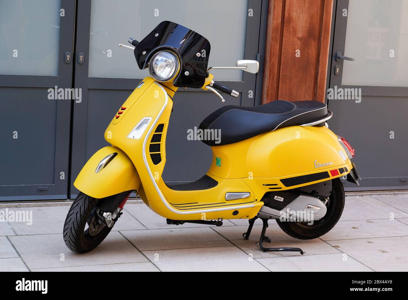 Bordeaux , Aquitaine / France - 06 01 2020 : Vespa yellow motorbike Italian  brand of scooter manufactured by Piaggio Stock Photo - Alamy