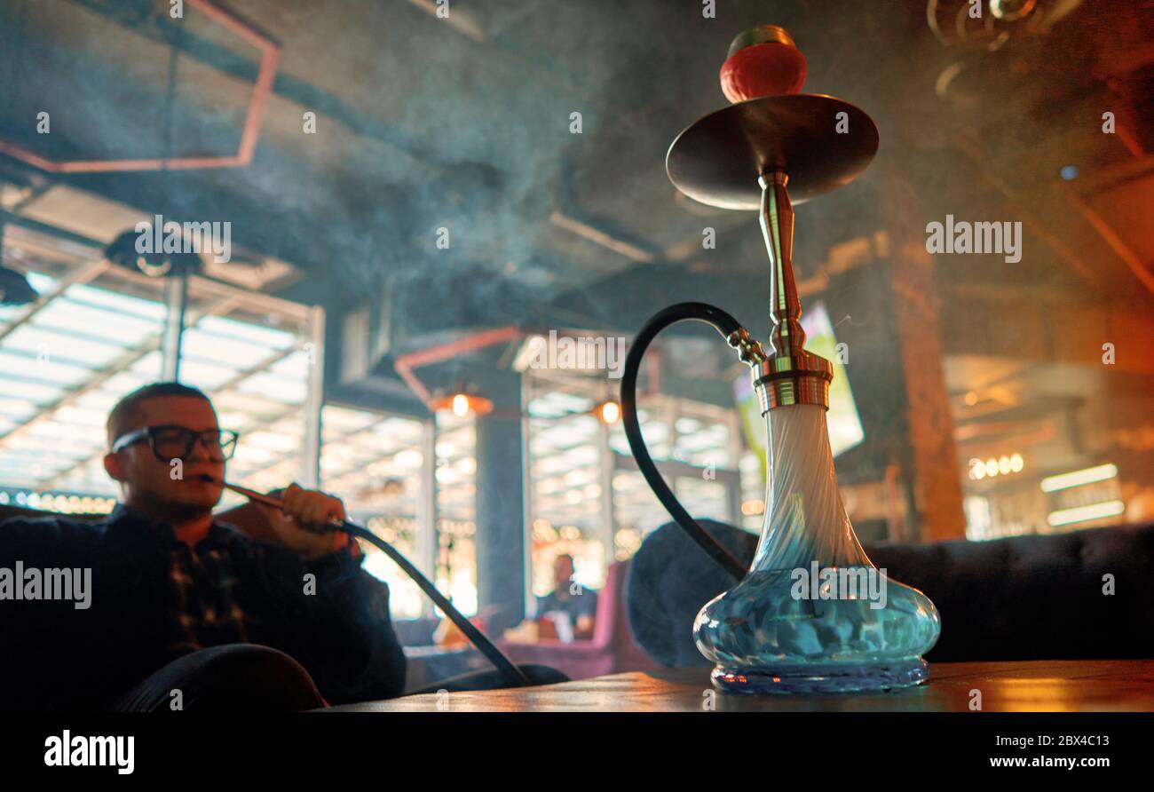 Sitting with hookah hires stock photography and images Alamy
