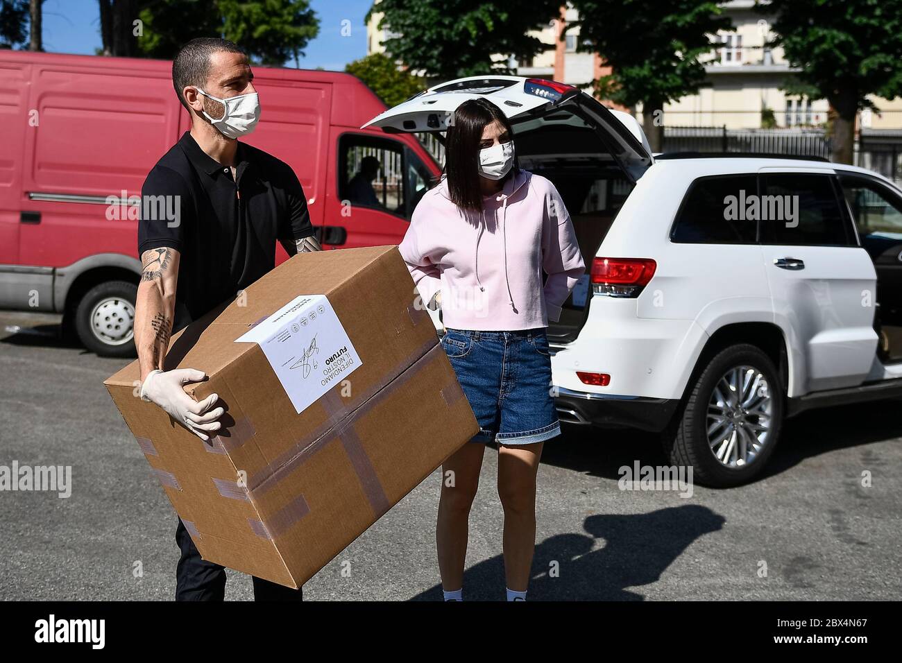 Moncalieri, Italy. 05th June, 2020. MONCALIERI, ITALY - June 05, 2020: Juventus player Leonardo Bonucci holds a box full of masks near his wife Martina Maccari. Leonardo Bonucci and his wife Martina Maccari delivered 19.000 masks made by the company Sire Tessil to 19 social-beneficial associations and companies. (Photo by Nicolò Campo/Sipa USA) Credit: Sipa USA/Alamy Live News Stock Photo