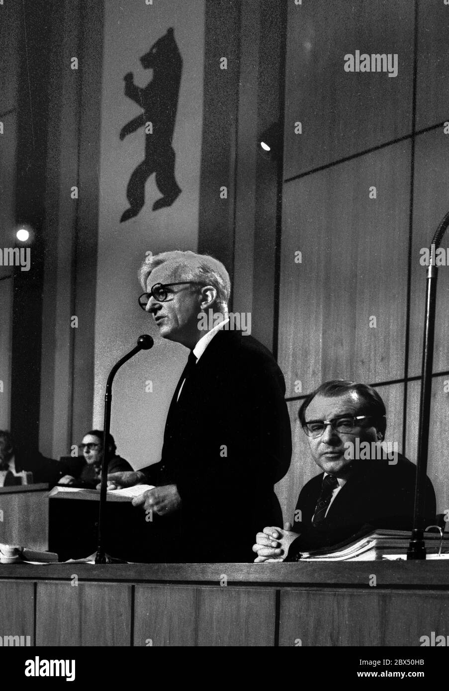 Berlin / 80s / 10.02.1982 House of Representatives (Landtag): Governing Mayor Richard von Weizsaecker, CDU on the government bench, right Heinrich Lummer [automated translation] Stock Photo