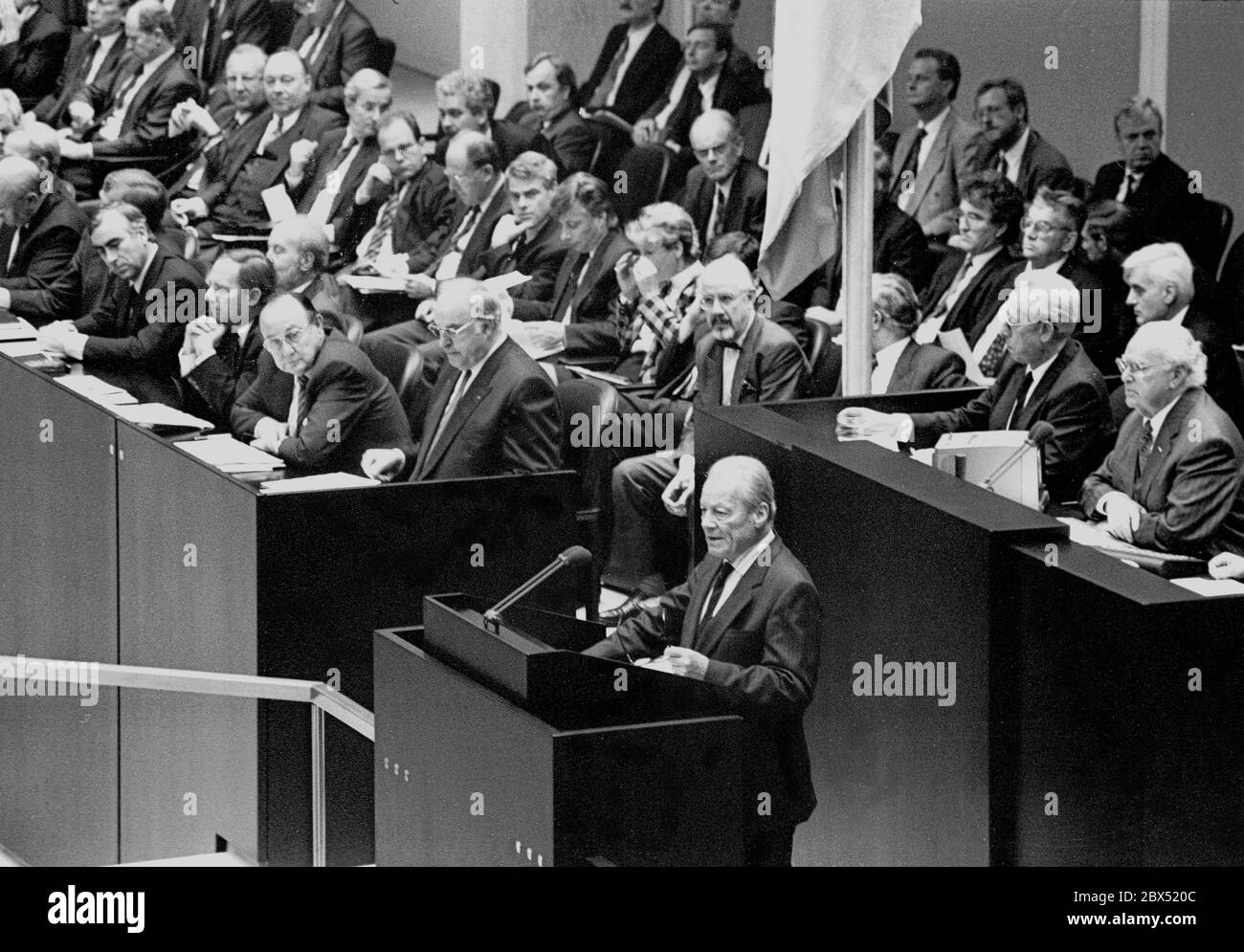 Germany / Berlin / GDR / 4.10.1990 The members of the Bundestag and the GDR People's Chamber met in the Reichstag to seal German unification. Helmut Kohl gives a speech to the all-German parliament. The evening before, the unification formally came into effect. On the government bench Helmut Kohl, Hans Dietrich Genscher, Wolfgang Schaeuble, Theo Waigel, Norbert Bluem // Unification / Agreement / CDU / D-State *** Local Caption *** East Germany / German Unification / Unity / Parliament The East German Volkskammer and West German Bundestag have a meeting in the Reichstag to pass german unity. Stock Photo