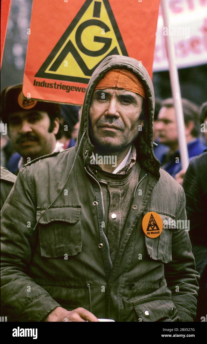 Berlin-Districts / Reinickendorf / Foreigners / 1983 Turkish worker during a warning strike of the IG-Metall at the company Waggon-Union // IG-Metall // Turks / [automated translation] Stock Photo