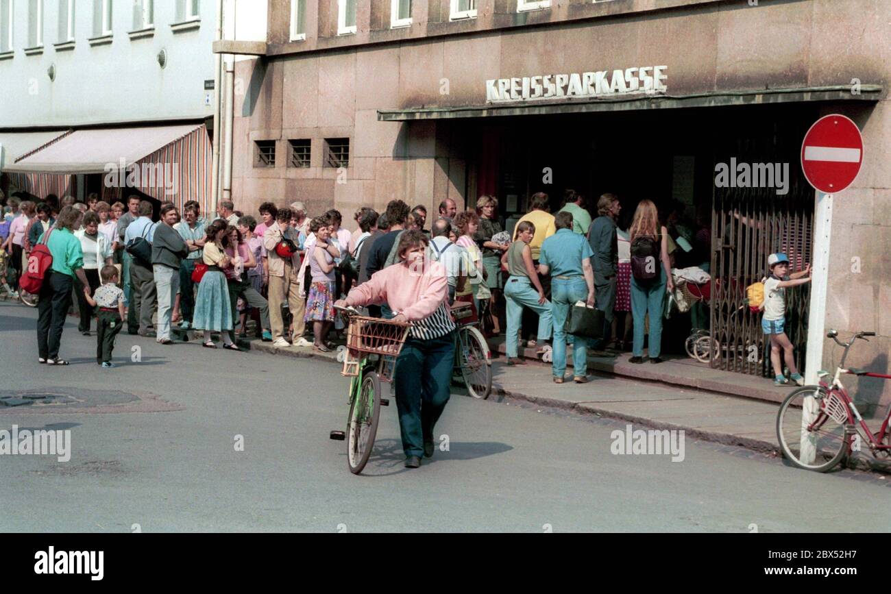 Saxony / GDR / unification 1990 queues in front of the Sparkasse in Grimma,  Saxony. All GDR citizens must open an account for the coming exchange of  GDR-Mark to D-Mark on 1.7.1990. //