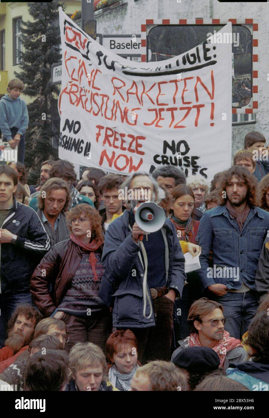 Berlin Bezirke Peace 15 10 1983 In Protest Against The Rocket Berlin Bezirke Peace 15 10 1983 In Protest Against The Rocket