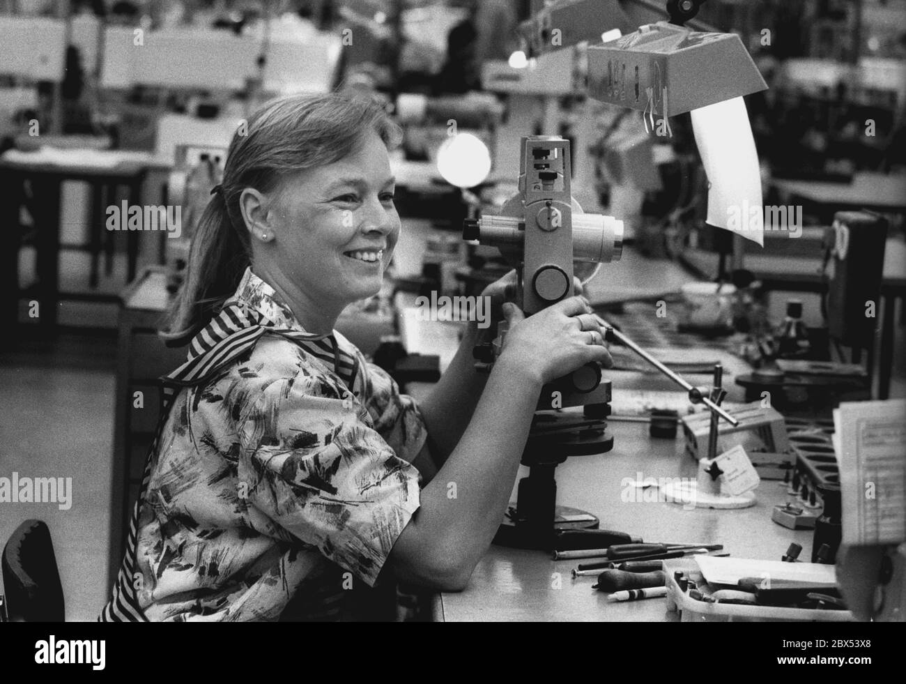Gdr Economy Industry Thuringia 11 5 1990 Veb Carl Zeiss Jena At That Time 26 000 Employees Leaving
