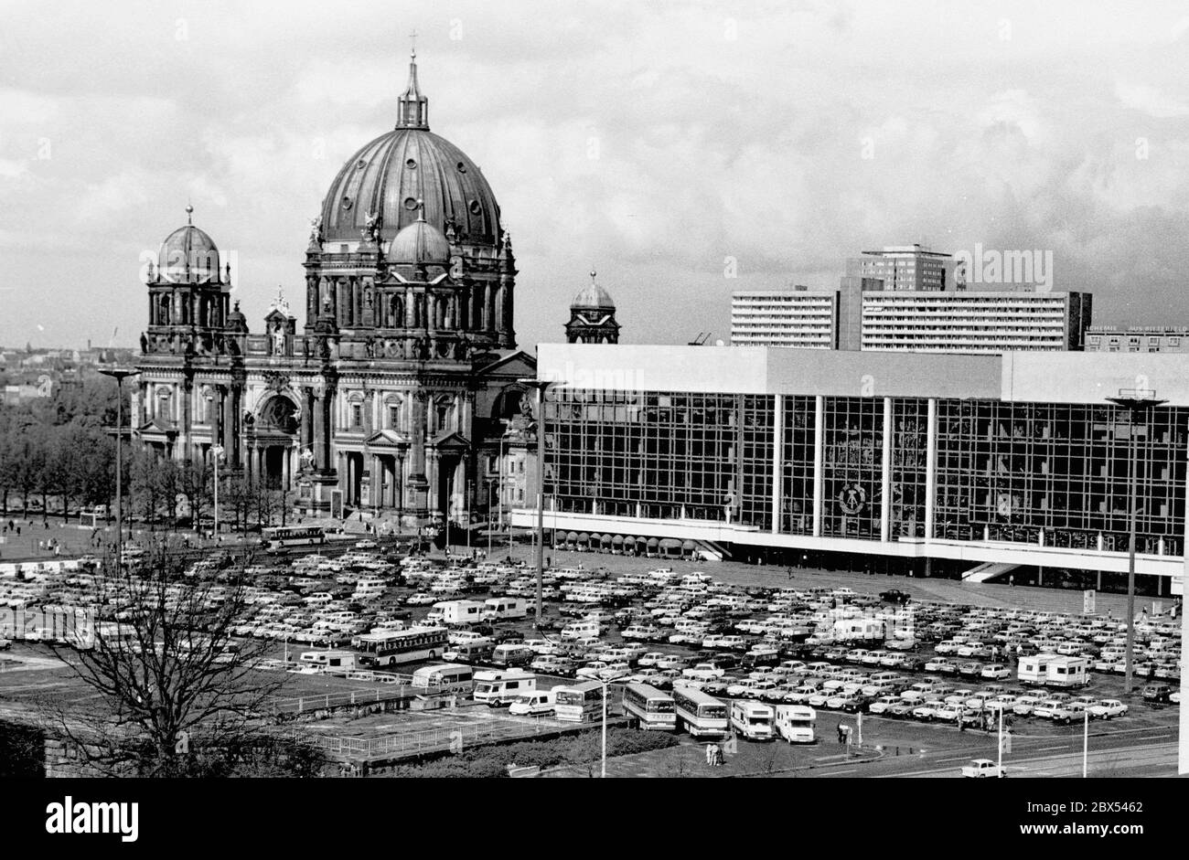 Berlin-Mitte / GDR / 11 / 1989 Palace of the Republic
