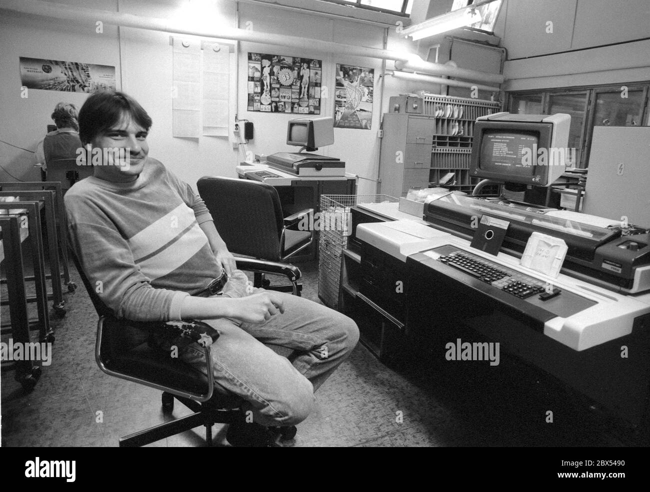 Brandenburg / GDR / Industry / December 1989 Teltow controller plant, control centre, Robotron computer. The Treuhand later sold the plant and the land for one DM // Economy / Federal States [automated translation] Stock Photo