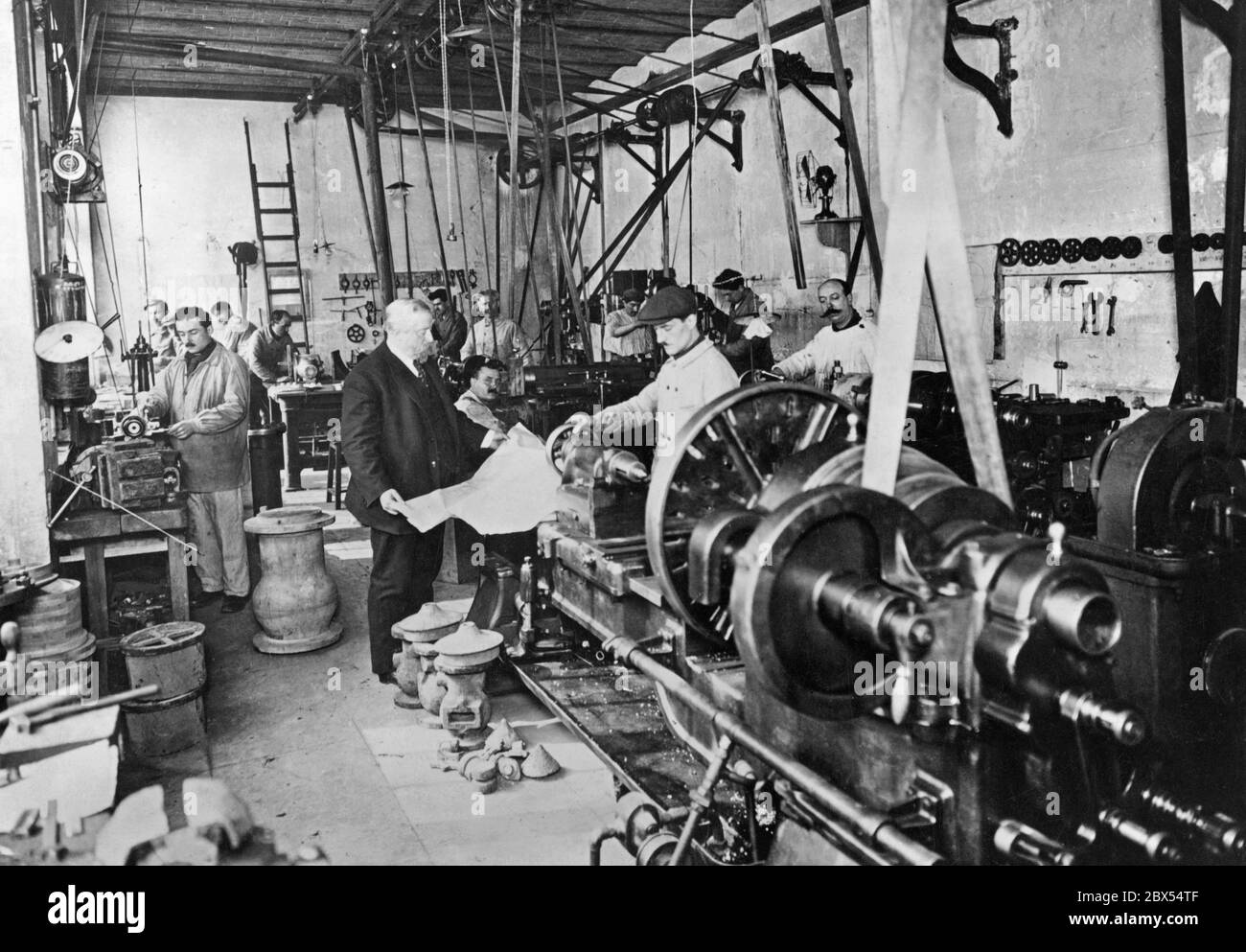 Workers in the metalworking industry Stock Photo Alamy