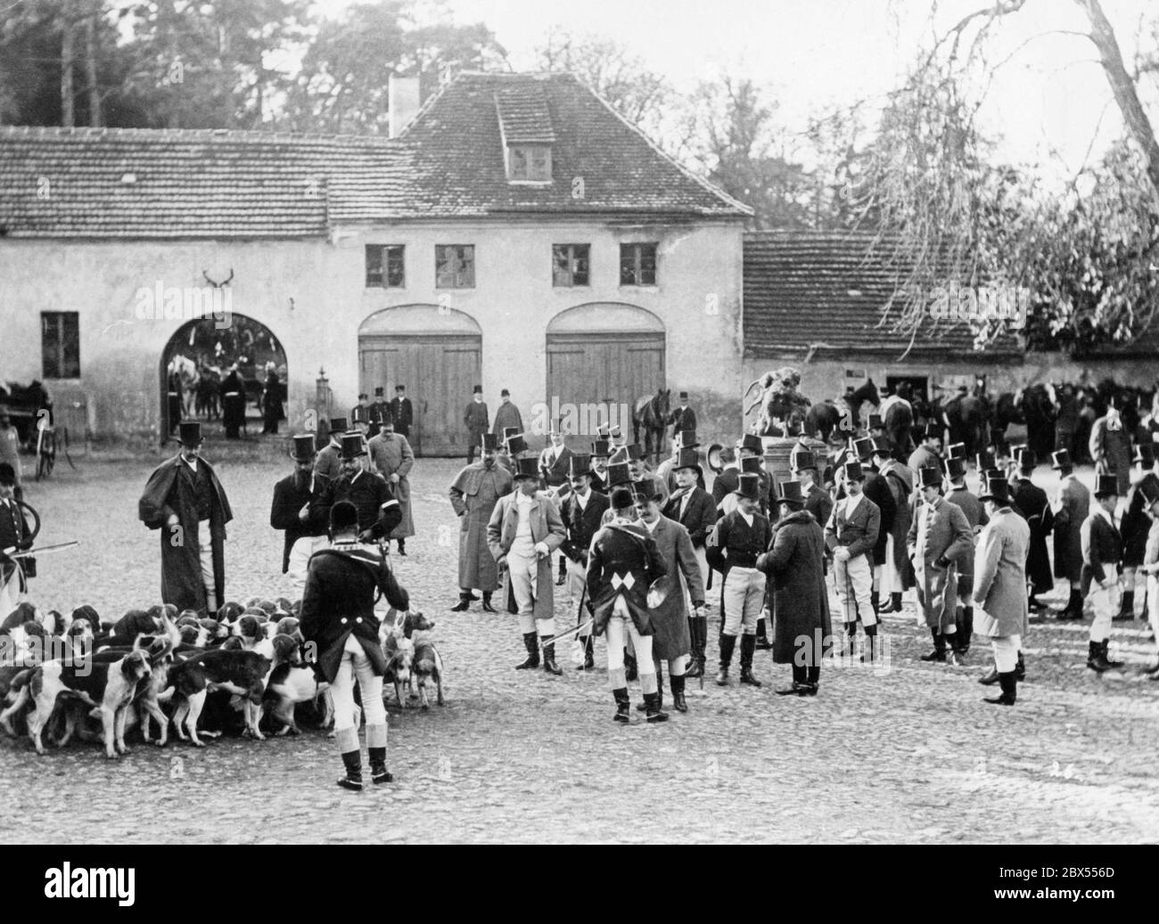 Hunting party at a meeting in the courtyard of the Grunewald Hunting Lodge in 1892. Stock Photo