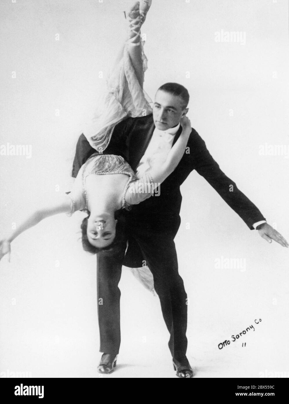 Evelyn Nesbit Thaw and her partner in an original dance pose, typical for modern dances from New York. Stock Photo