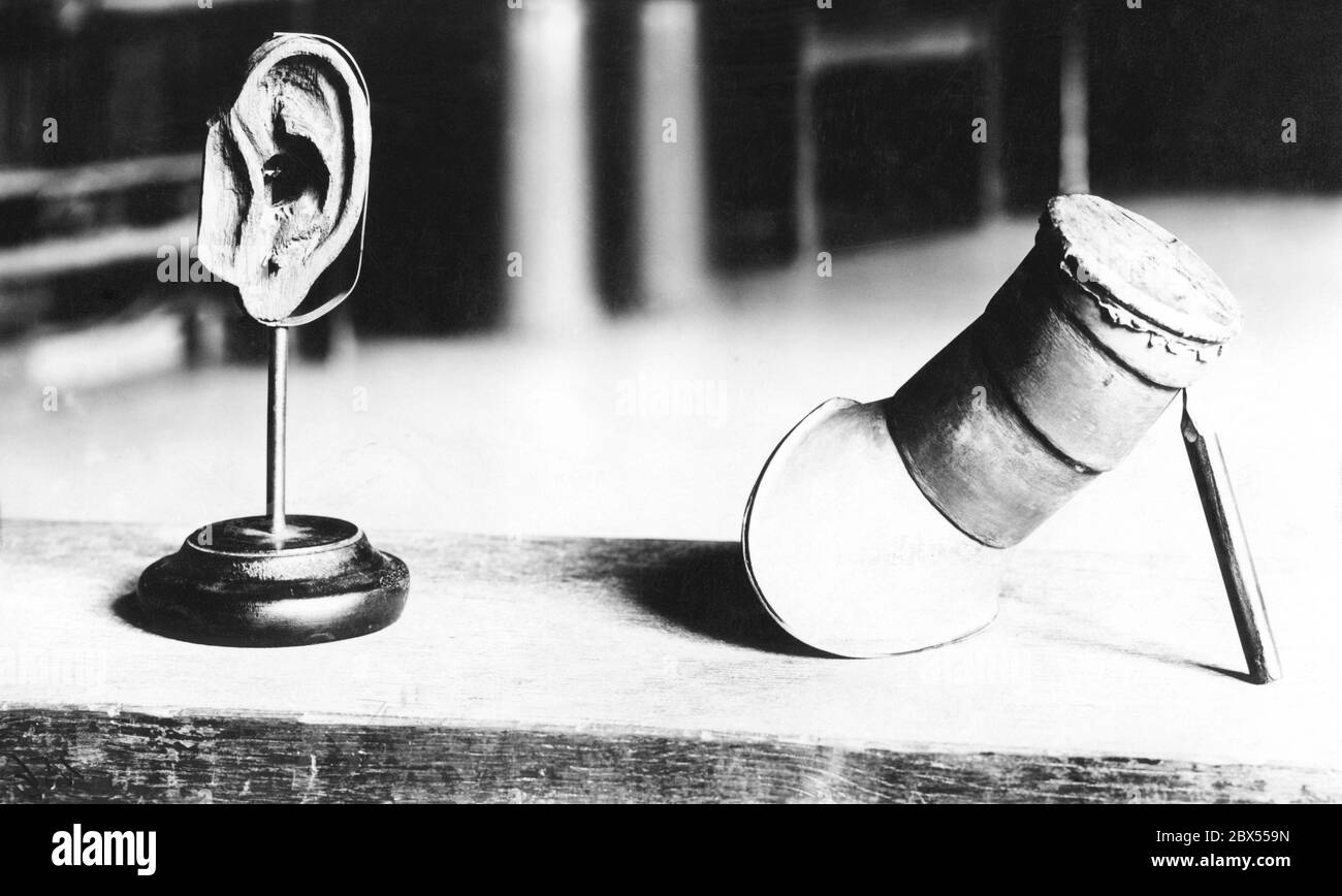 Front view of the ear model by Johann Philipp Reis (left). Reis wanted to use it to understand how the ear functions and thus gained knowledge that he used to build an early telephone prototype in 1861. On the right, a cord telephone. Photo from the 1930s. Stock Photo