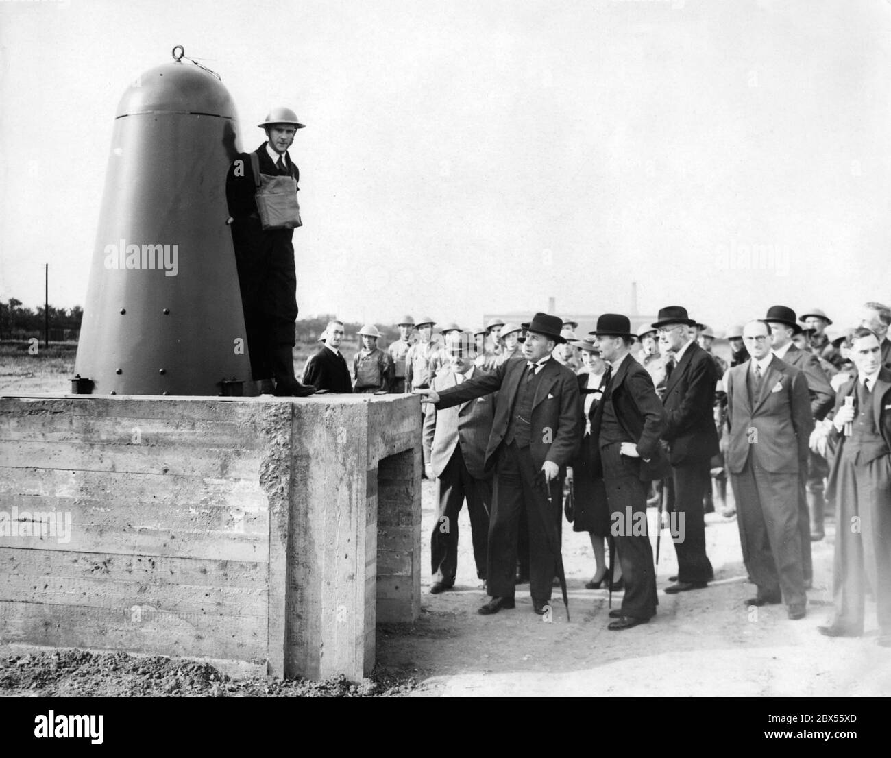 Home Secretary Sir John Anderson inspects air raid shelter at the Harris Lebus furniture factory in Tottenham. Stock Photo