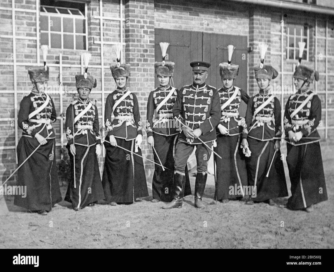 The women of the 10th (Magdeburg) Hussars Regiment in Stendal in regimental  uniform on the occasion of the anniversary of the regiment Stock Photo -  Alamy