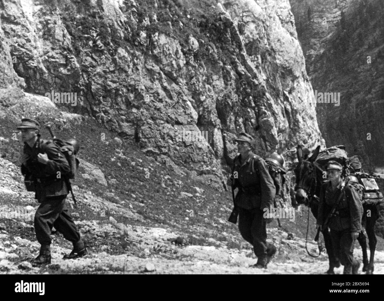 Training of soldiers of the Wehrmacht in the mountains. (UFA Tonwoche ...