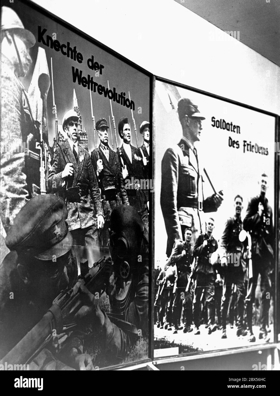 Anti-Bolshevik exhibition in the Reichstag shows propagandistic 'Servants of the World Revolution' in contrast to 'Soldiers of Peace'. Stock Photo