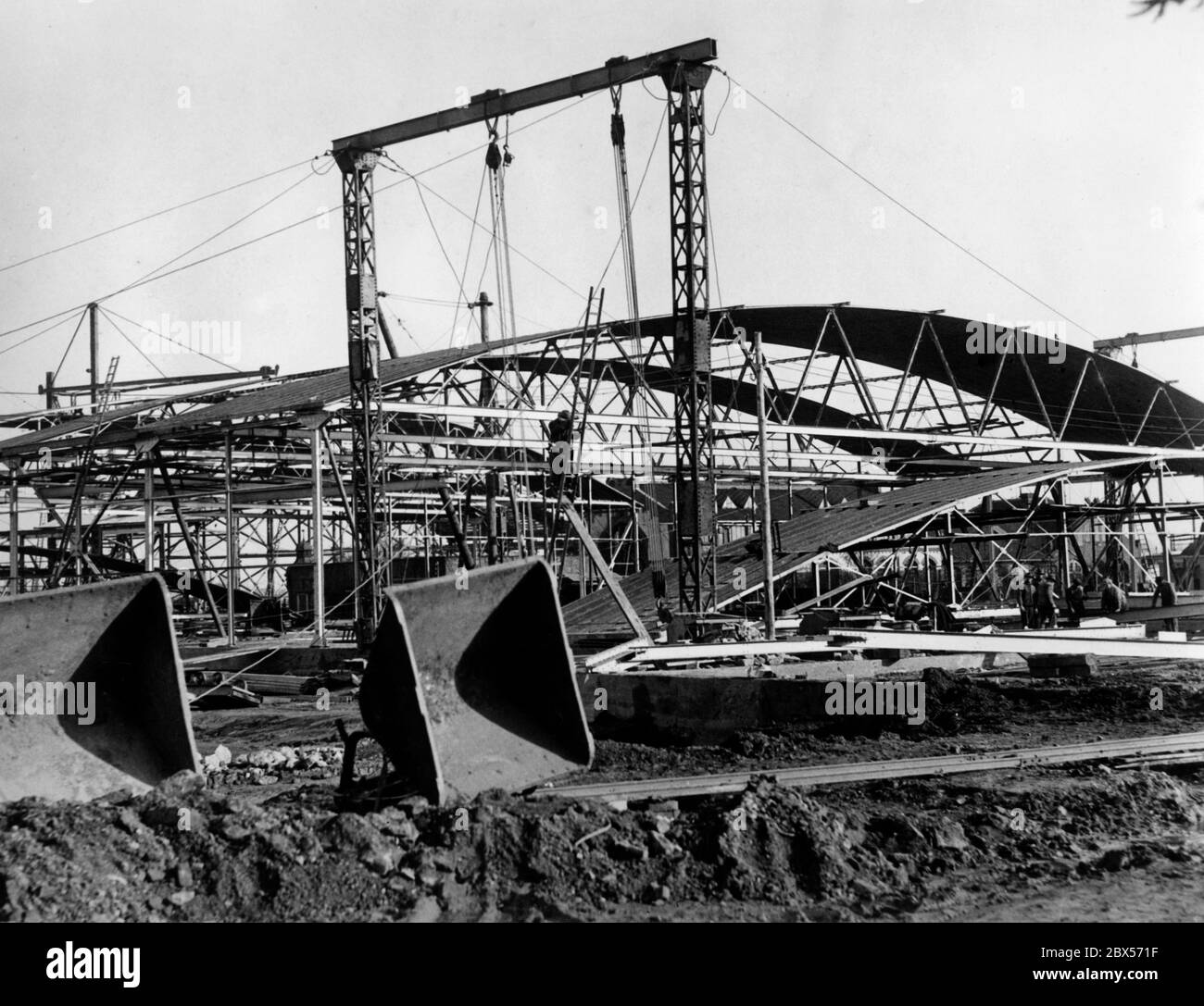 View of the construction of huge halls for the Reich Exhibition 'Schaffendes Volk' (Productive People) in Duesseldorf. Stock Photo