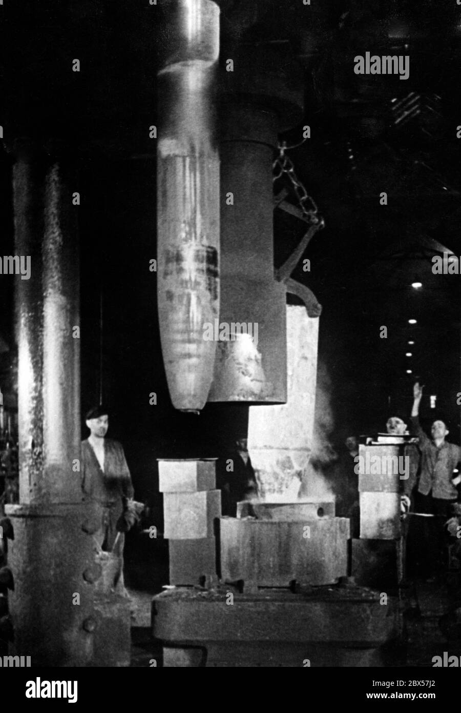 Munitions factory 1940 hi-res stock photography and images - Alamy