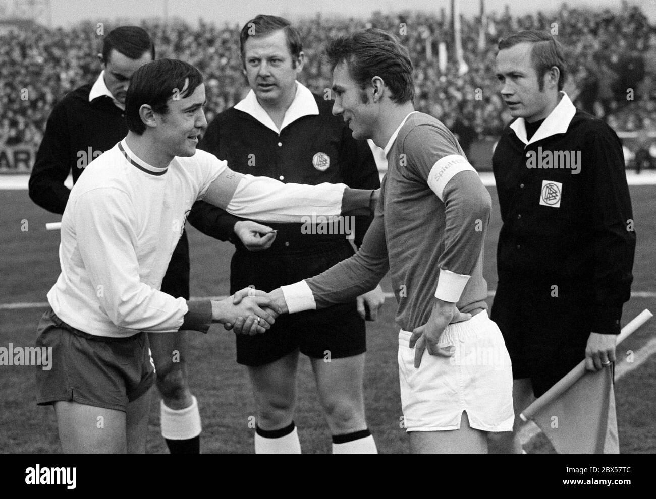Greeting of the team leaders in the game RWO against Schalke, Bundesliga, season 1969/1970, Rot-Weiss Oberhausen against FC Schalke 04: 0- 3. Stock Photo
