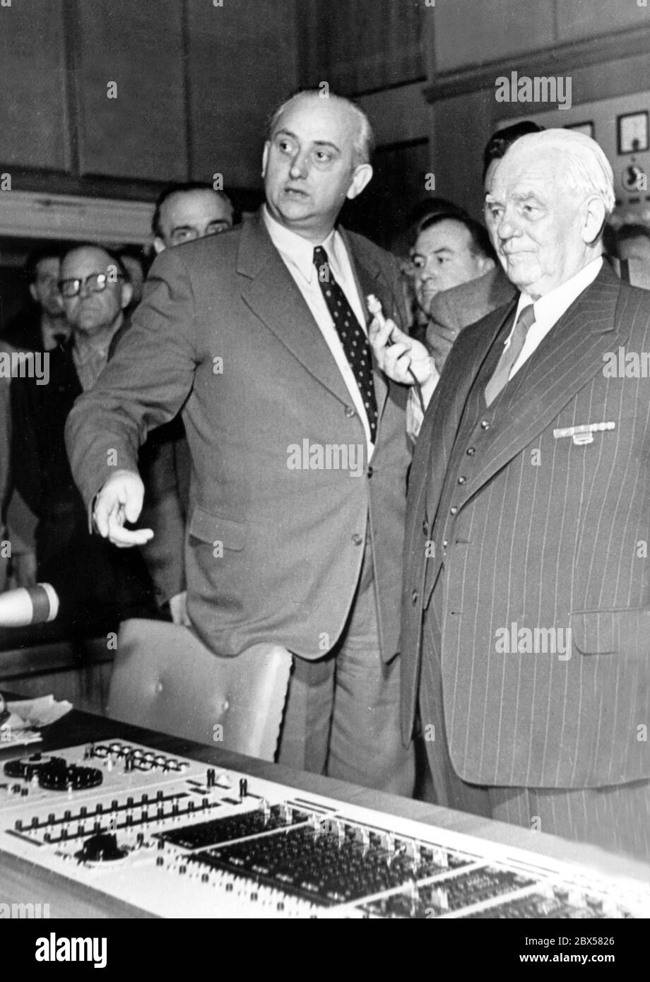President of the GDR Wilhelm Pieck visited the Rundfunk der DDR on May 27, 1956 in Nalepastrasse in Berlin-Oberschoeneweide, where all radio programs of the GDR (Radio DDR, Stimme der DDR, Deutschlandsender, Berliner Rundfunk, Berliner Welle and the foreign radio station Radio Berlin International RBI) were produced until 1990. Pieck listens to the explanation of Gerhard Probst, Federal Deputy Minister of Post and Telecommunications responsible for broadcasting and television, in the control room of the technical equipment. Stock Photo