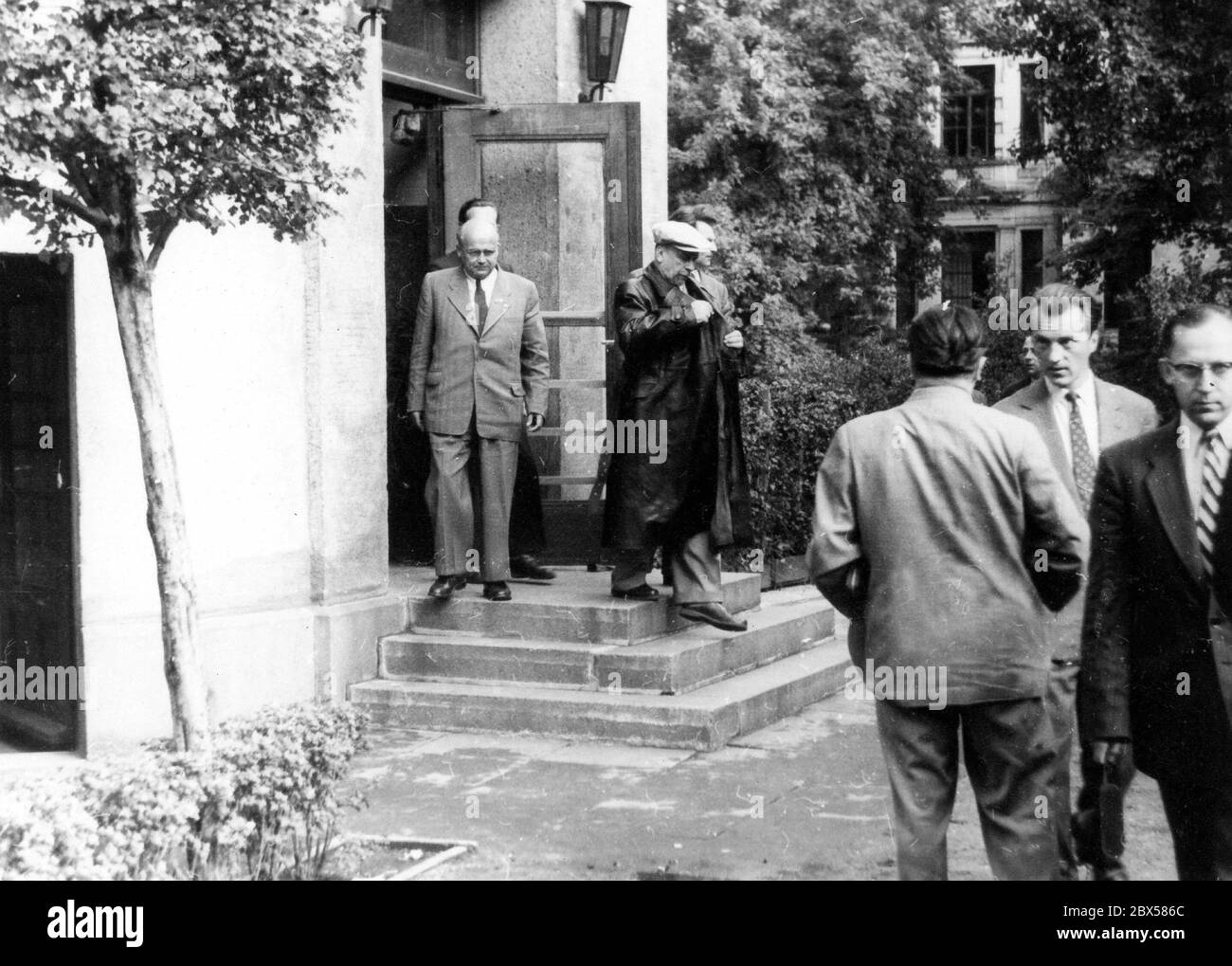 Nikita Sergeyevich Khrushchev (* 1894 - 1971) - Visit of the Soviet party leader in the GDR in 1958, leader of the SED Walter Ulbricht leaves the guesthouse of the GDR government in Leipzig, behind him the head of the Personal Security Lieutenant General Franz Gold, in the foreground at right, bodyguards of the Stasi. Stock Photo