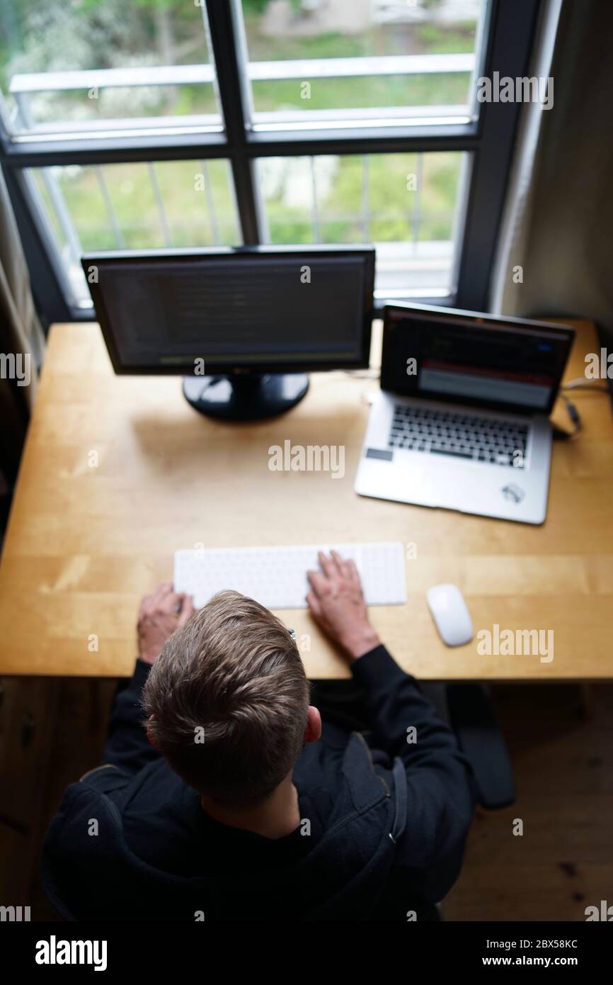 Real programmer hi-res stock photography and images - Alamy