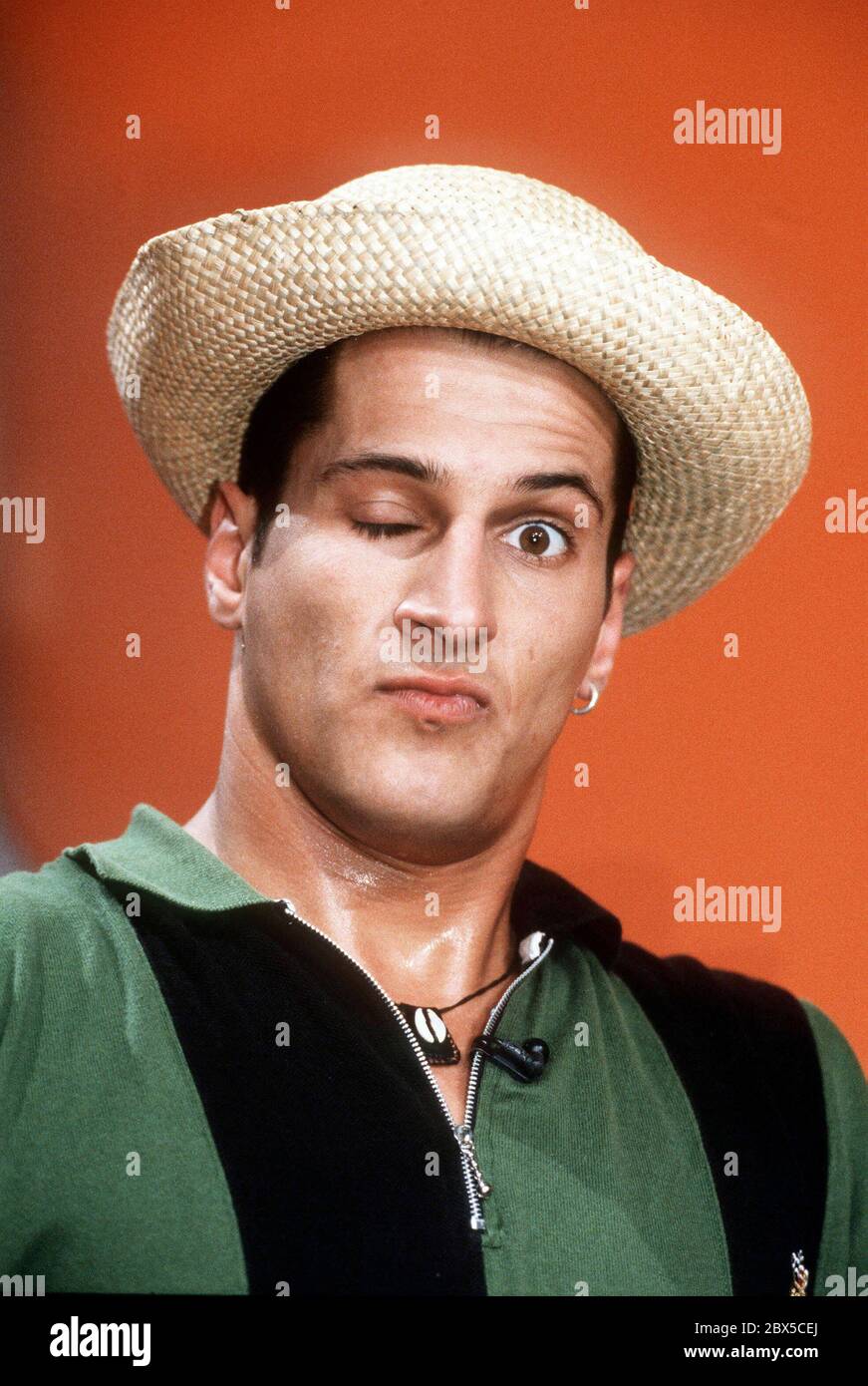 portrat des komiker mirco nontschew deutschland um 1999 portrait of the comedian mirco nontschew germany around 1999 stock photo alamy