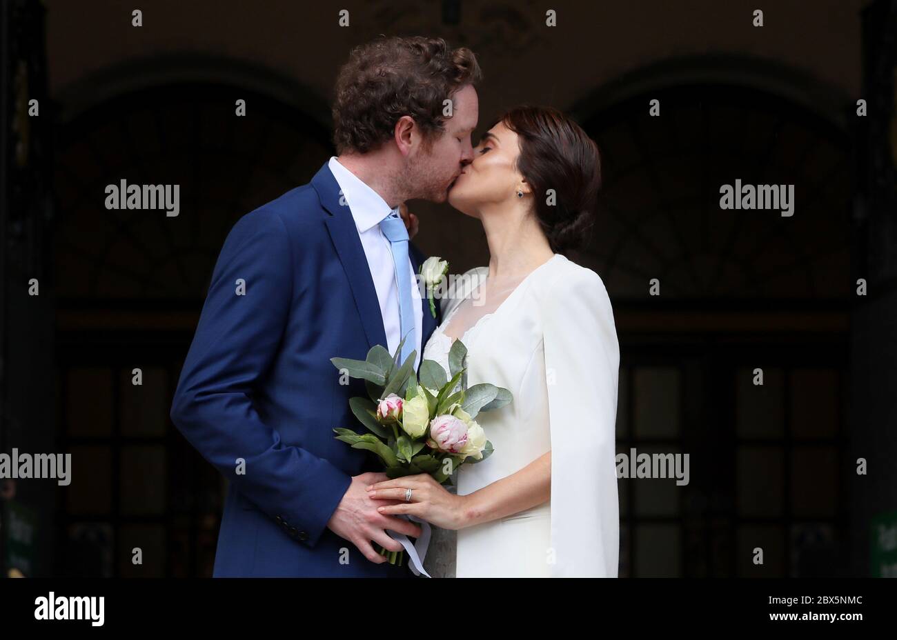 Wedding ceremony city hall hi-res stock photography and images - Alamy